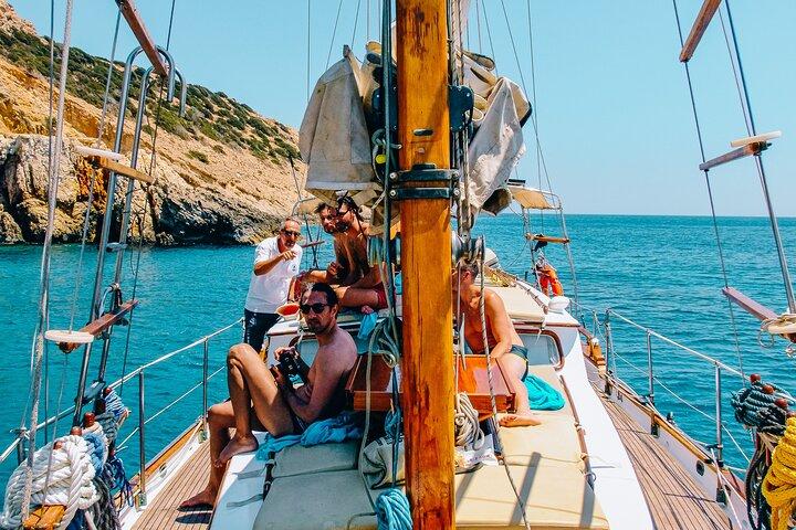 Excursion privée d'une journée dans les grottes de South Paros Despotiko