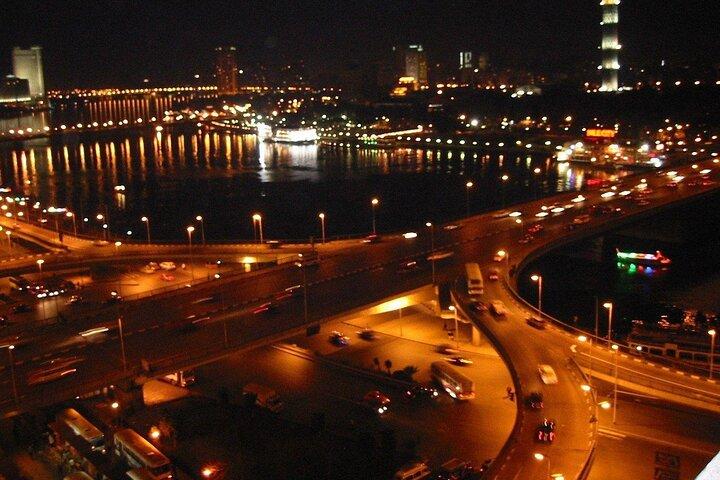 Esplora il tour notturno guidato privato del Cairo