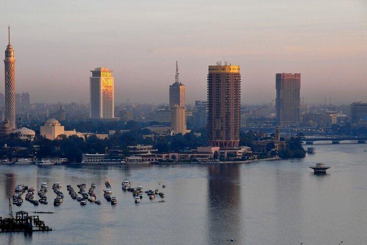 Esplora il tour notturno guidato privato del Cairo