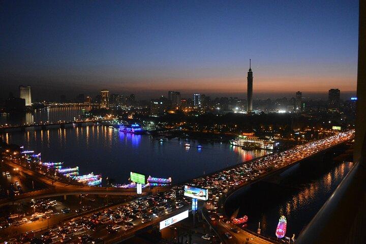 Esplora il tour notturno guidato privato del Cairo