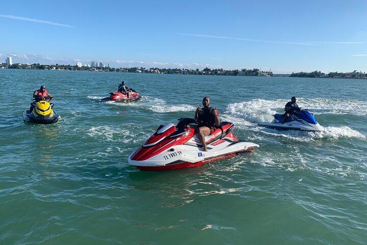 マイアミ ジェット スキー レンタル : 海を追いかけ、波に乗りましょう