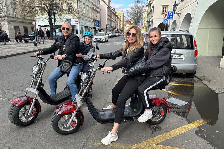 Praga e-scooter aventura: Fun & Easy Sightseeing Tour de 3 Horas