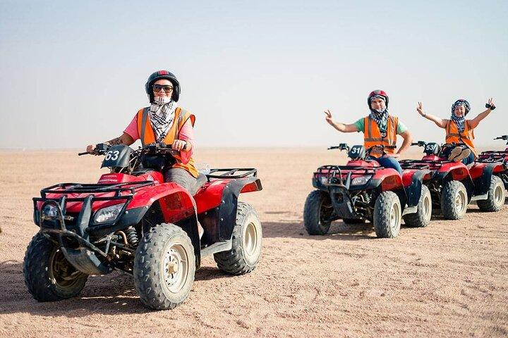 Visite privée d'une heure en buggy dans le désert dans les pyramides de Gizeh