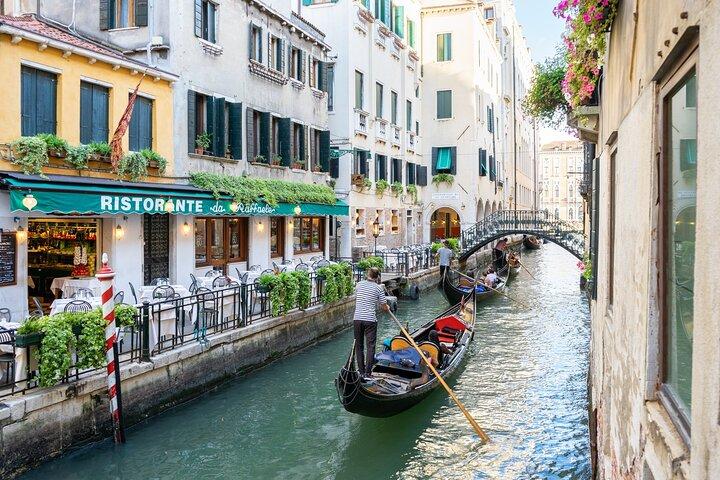 Veneza Gondola Ride : 30 - Minuto Classic Canal Experience
