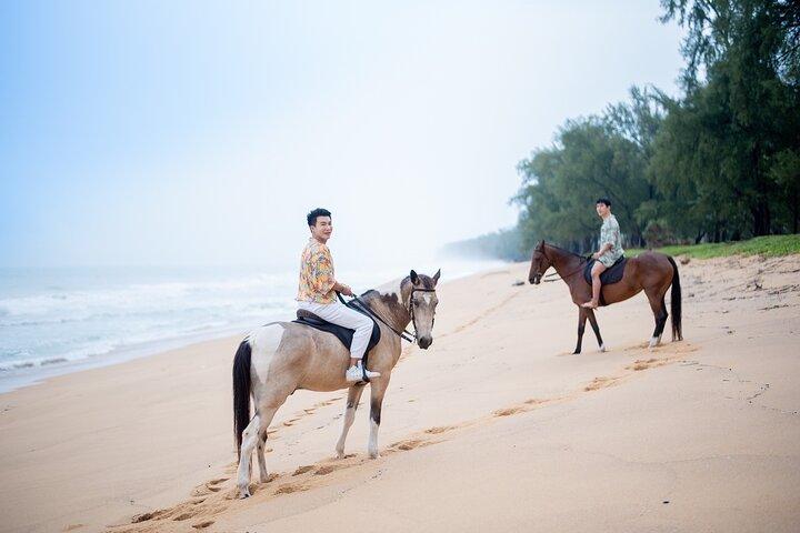 Reiten am Strand in Phuket