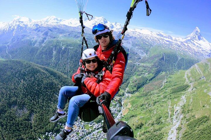 Paragliding bjerg flyvning