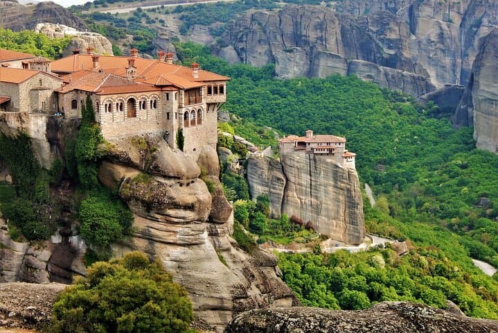 Athens to Meteora DayTrip by Train in Spanish language - Local Agency