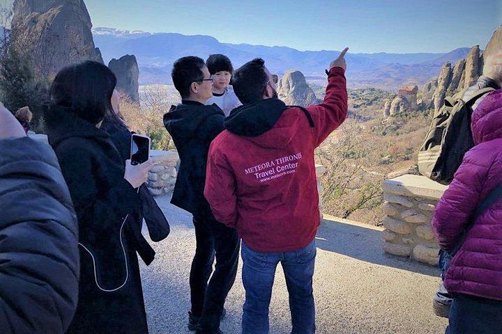 アテネからメテオラへのスペイン語の列車による日帰り旅行 - 現地代理店