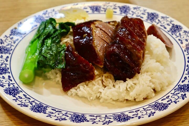 Private Hong Kong's Hidden Eats Food Tour with 7+ Local Tastings