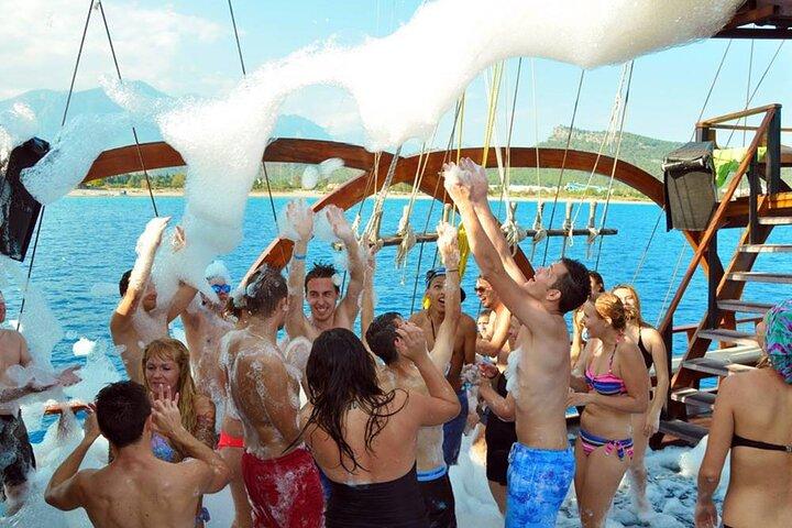 Alanya Piratbådtur med ubegrænset drikkevarer og frokost