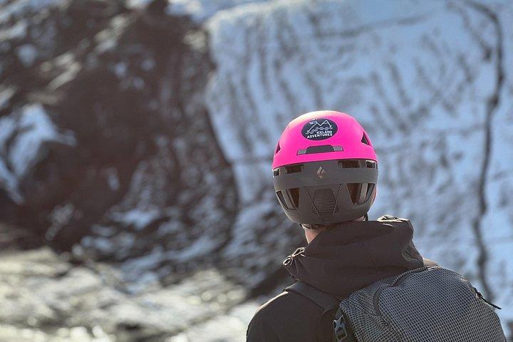 Sólheimajökullプライベートツアーでの氷河アドベンチャー