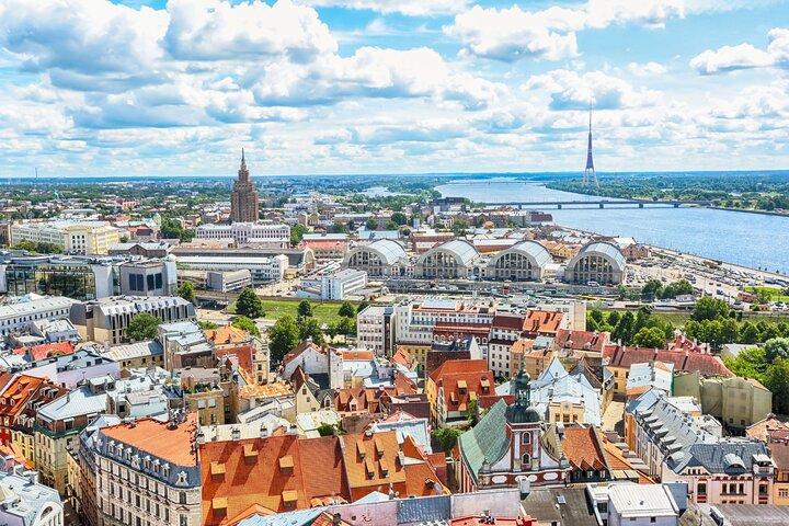 Visite privée à pied personnalisée avec un guide local à Riga