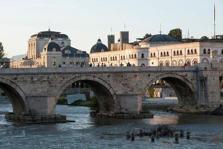 Visite privée à pied personnalisée avec un guide local à Skopje