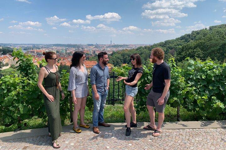 Praga Castle and Pubs Tour com bebidas incluídas