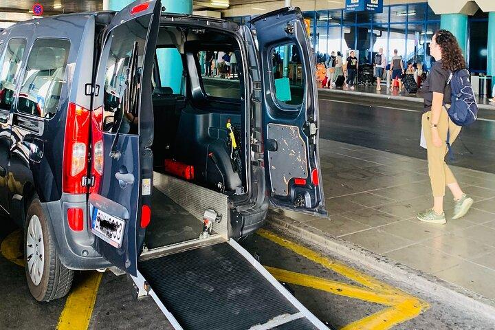 Traslado accesible en silla de ruedas de Atenas desde el aeropuerto a la ciudad