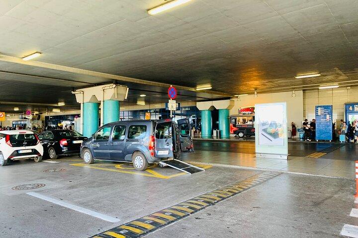 Traslado accesible en silla de ruedas de Atenas desde el aeropuerto a la ciudad
