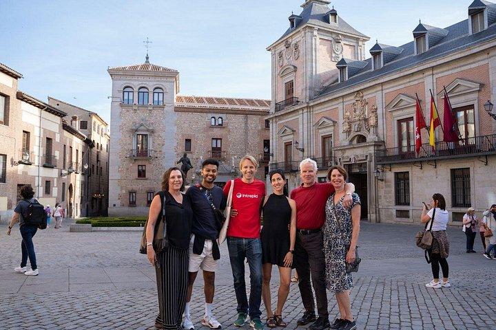 Madrid by Night: Tapas, Local Drinks & Hidden Gems Tour