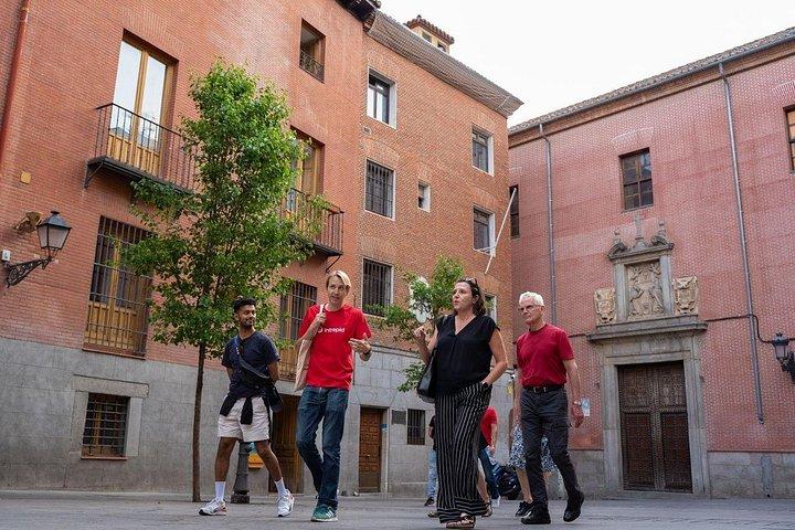 Madrid by Night: Tapas, Local Drinks & Hidden Gems Tour