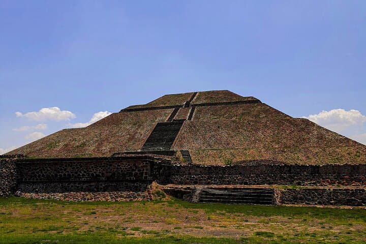 Teotihuacán Pyramids Tour, Guadalupe Sanctuary and 3 cultures