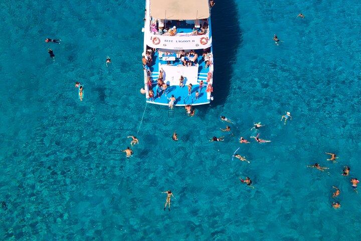 BLAUE LAGUNE-BOOTFAHRT | Wasserrutsche | Musik | Wein |
