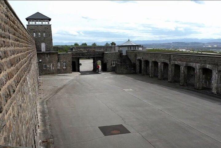 Visite privée du camp de concentration de Mauthausen, avec Melk & Dürnstein