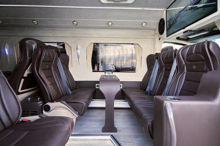 アテネ空港 - ラブリオ港間の VipTransfer