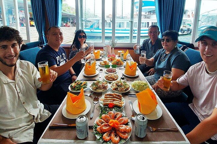 Tour di 1 giorno a Halong Bay Cruise da 3 - 5 stelle Cruise & Transfer