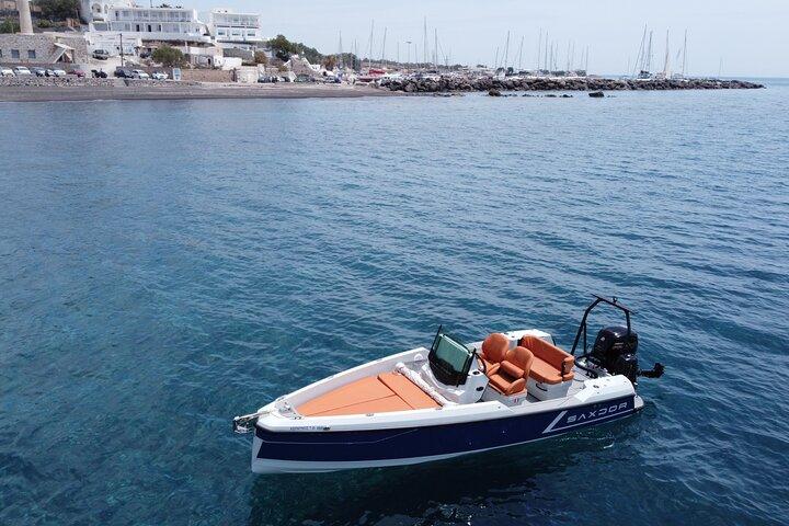 Saxdor Luxury Boatでのサントリーニ島での1日レンタル