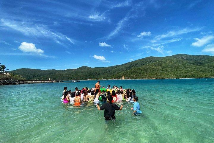 ニャチャン:美しい島々への旅行とシュノーケリング
