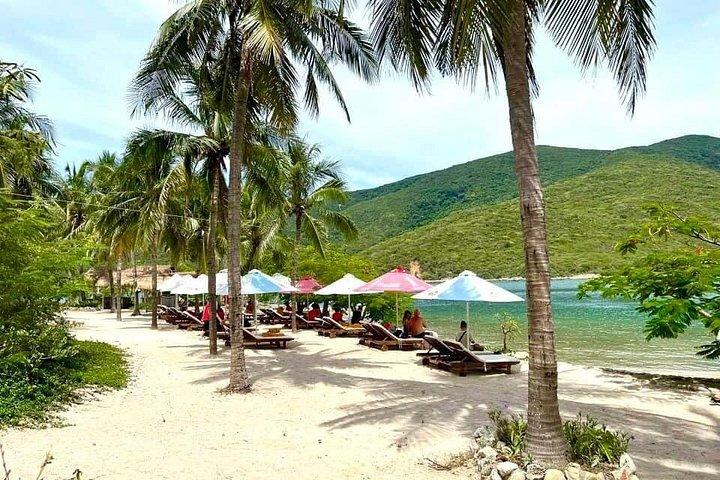 ニャチャン:美しい島々への旅行とシュノーケリング
