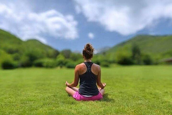 Tour privato di una giornata di yoga all'ombra del Tajmahal con pranzo