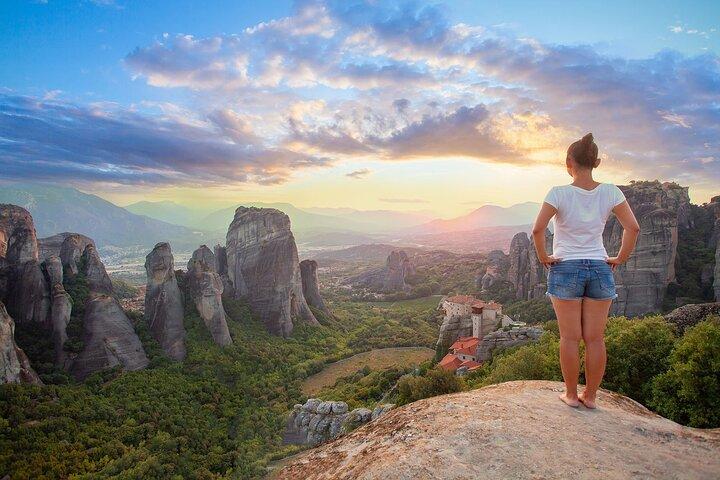 Météore Coucher de soleil avec monastère et grottes d'Ermite en petit groupe