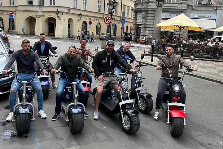 Privat live-guidet E-scooter-tur i Prag: 2 timer
