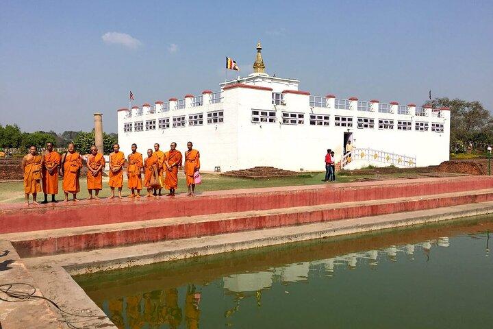 Lumbini (Geburtsort von Lord Buddha) Buddhistische Tour von Kathmandu Nepal