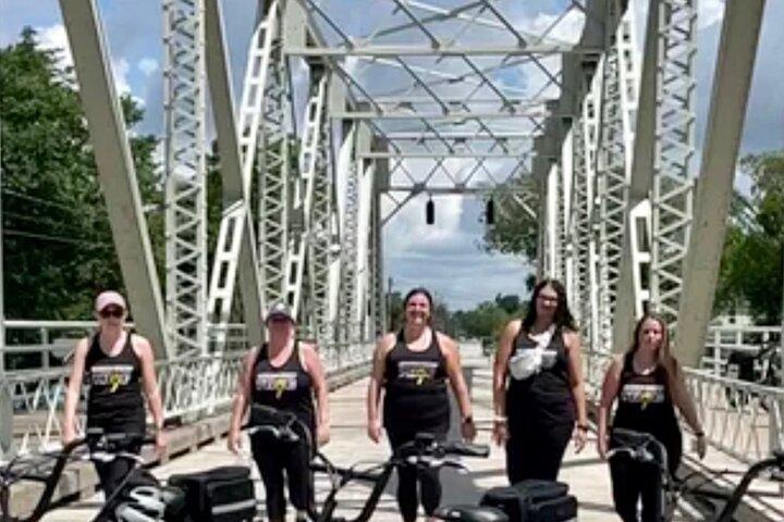 One Tree Hill Superfan E-Bike Tour (4hr)