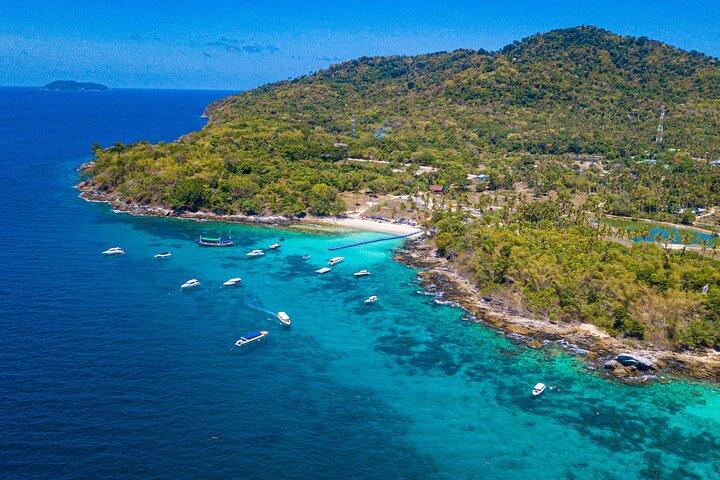 Racha & Coral Island em Speed Boat