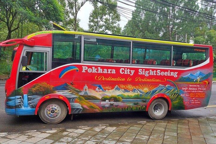 Pokhara: Günstige, nicht geführte Tour mit dem Sammelbus