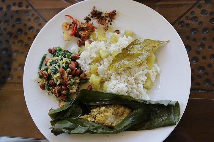 ウブドのギャニャール市場見学＆カデック＆プトゥ料理教室
