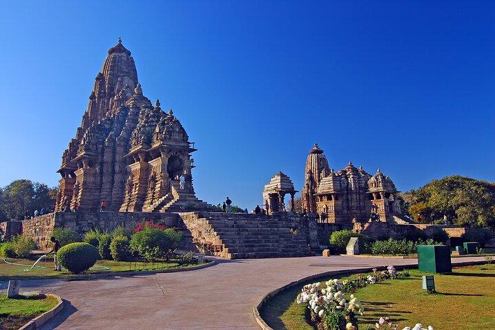Tour del triangolo d'oro con trasporto privato con Orchha e Khajuraho