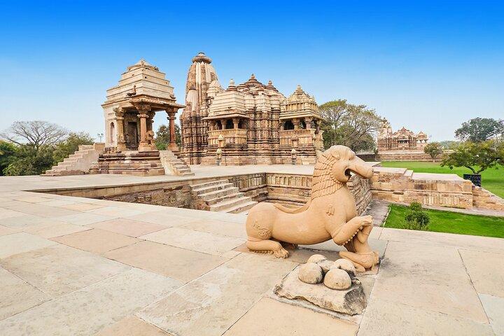 Tour del triangolo d'oro con trasporto privato con Orchha e Khajuraho