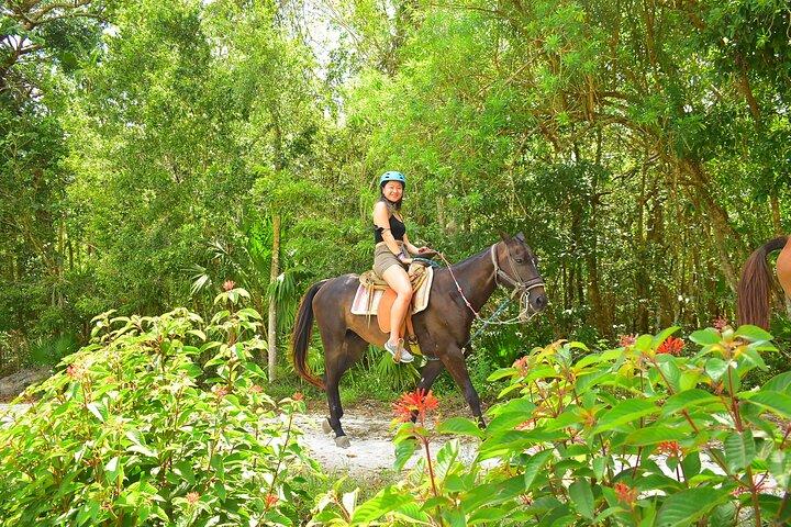 Reiten plus ATV, Cenote, Ziplines und Mittagessen