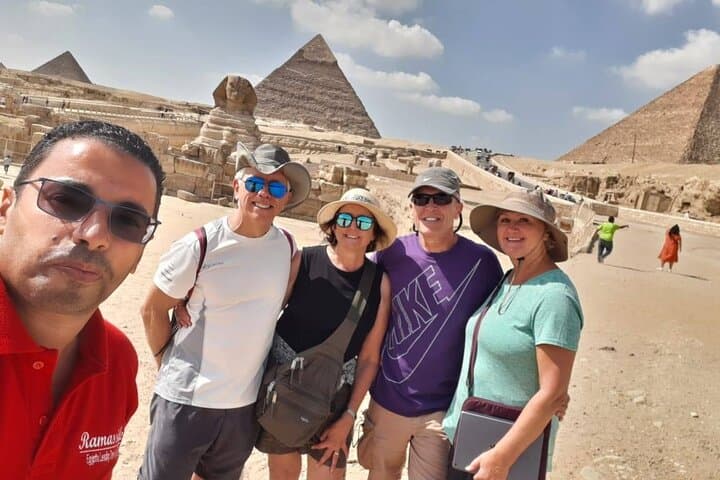 Cairo: Pyramids, Bazaar, Lunch with Female Guide