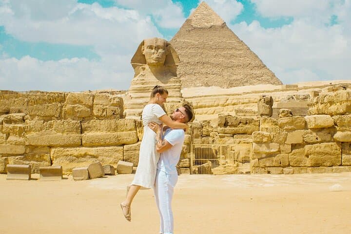Cairo: Pyramids, Bazaar, Lunch with Female Guide
