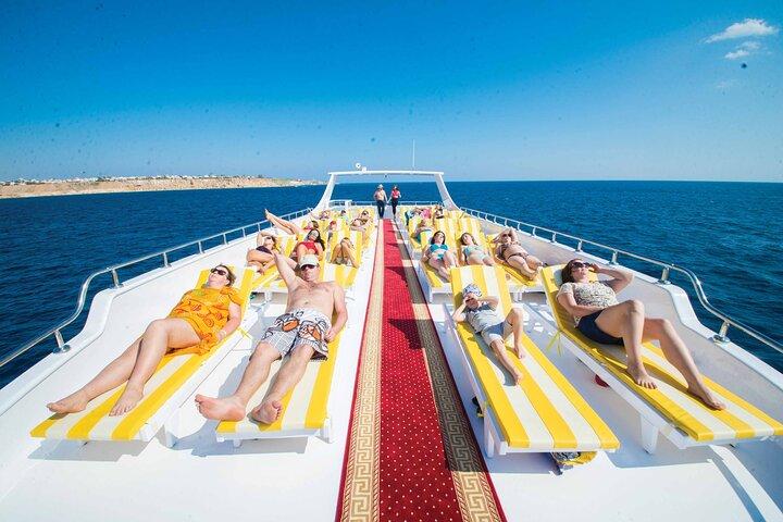 Hurghada: Elite VIP-krydstogt med fisk og skaldyr og BBQ-buffet frokost
