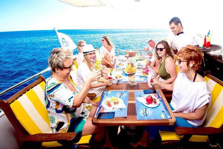 シャルム：エリート VIP クルーズ、ラス モハメッド & ホワイト アイランド (昼食付き)