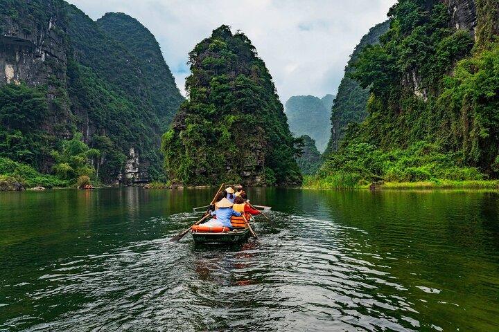 Passeio particular de barco e bicicleta em Ninh Binh (Trang An - Hang Mua)