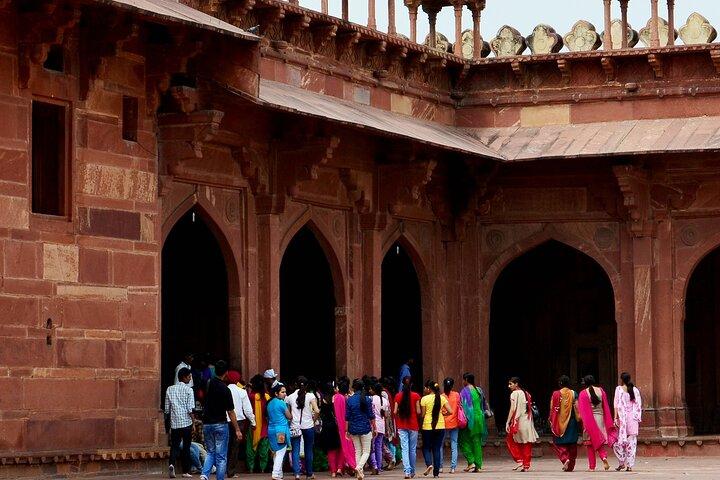 Un tour di un giorno a Fatehpur Sikri e Chand Baori da Agra con guida