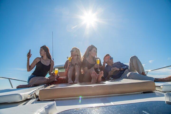 Ihr eigenes privates Luxusyacht-Erlebnis in Cabo, inklusive Mittagessen