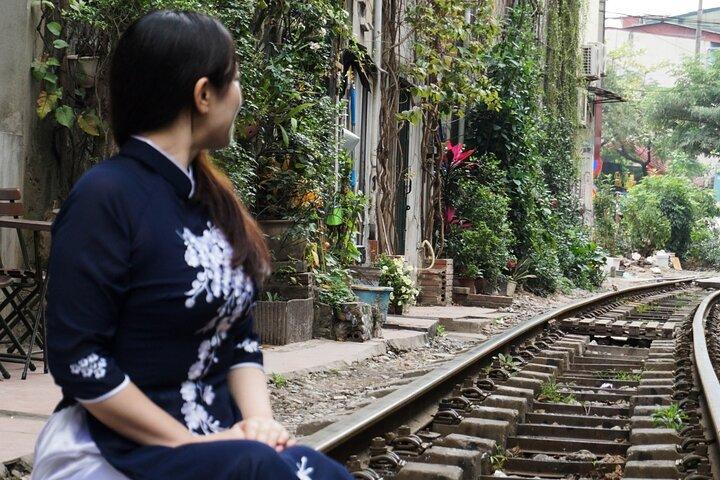 ハノイ ストリート フード ウォーキング ツアー (鉄道通りの訪問付き)