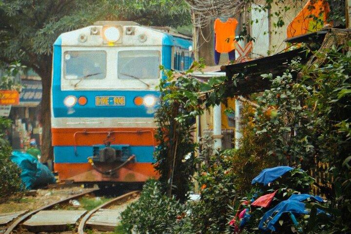 ハノイ ストリート フード ウォーキング ツアー (鉄道通りの訪問付き)